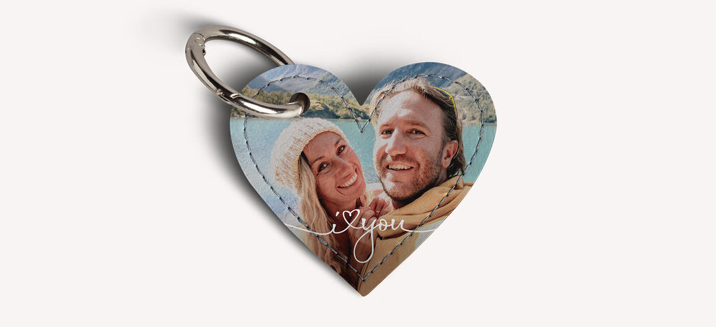 Porte-clés en forme de cœur avec photo personnelle et inscription 'Je t'aime'.