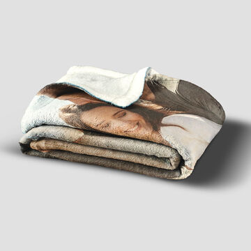 Une couverture confortable avec un tirage photo personnel qui invite au bien-être.