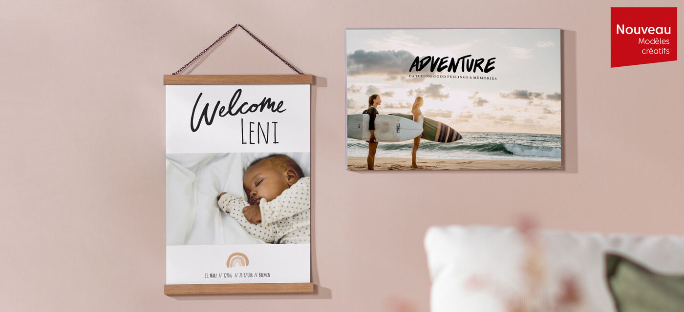 Une œuvre murale décorative avec le texte 'Welcome Leni' au-dessus d'un bébé endormi et un poster de surfeurs sur la plage.