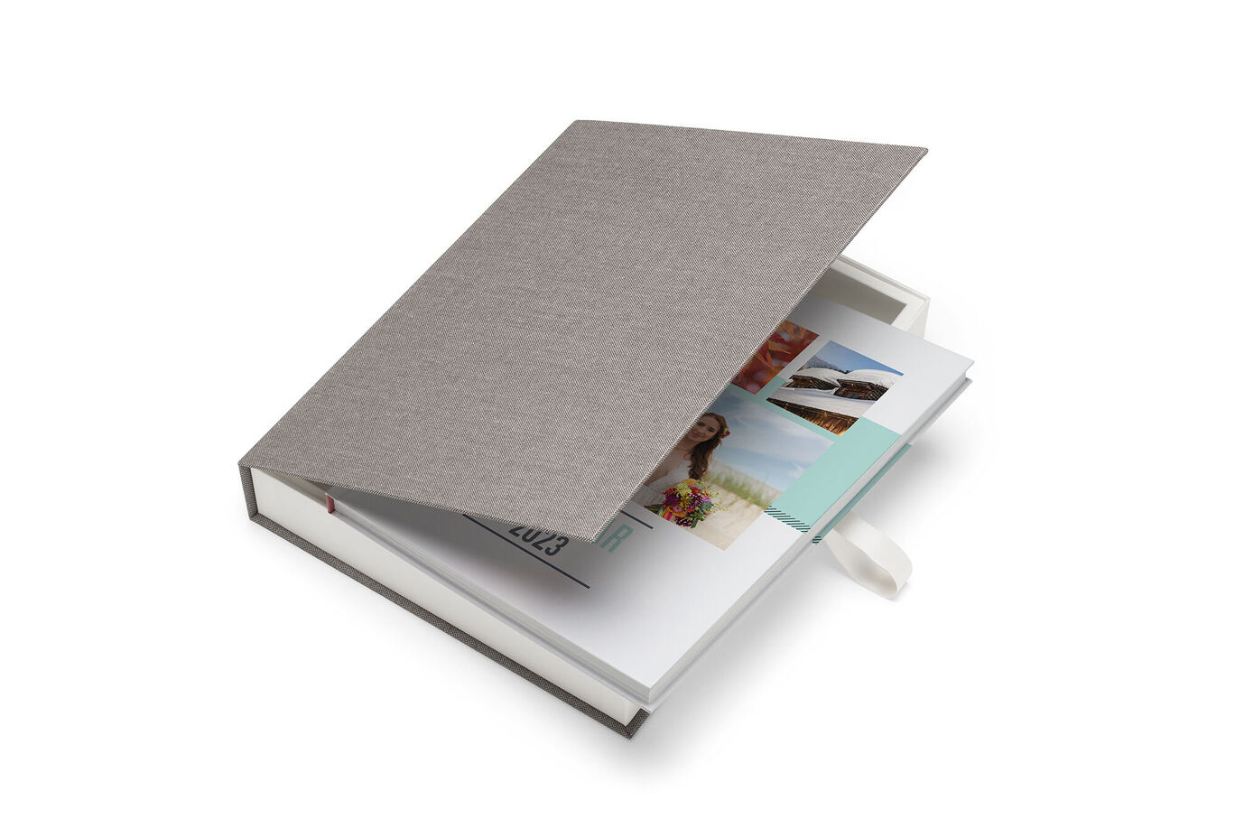 Livre photo public avec des images de souvenirs de vacances.