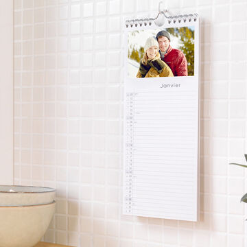 Calendrier mural avec photo et notes.