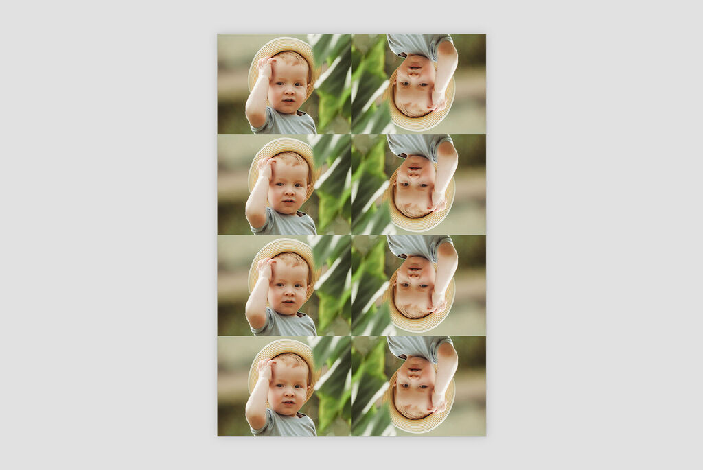 Lot de photos format mini représentant un jeune enfant tenant son chapeau